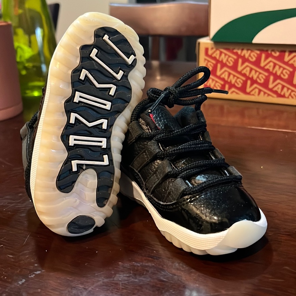 Jordan 11 Retro Low